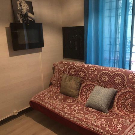 Studio "Maryline" Sejours Parisiens Abordables - Rez De Chaussee Sur Beau Patio Ombrage- Accessible Handcaps - Grand Canape-Lit Clic Clac 2 Places - Cuisine Equipee - Salle De Bains - 5 Minutes Du Metro Brochant Ligne 13,Bus 74 Et 31 Екстериор снимка