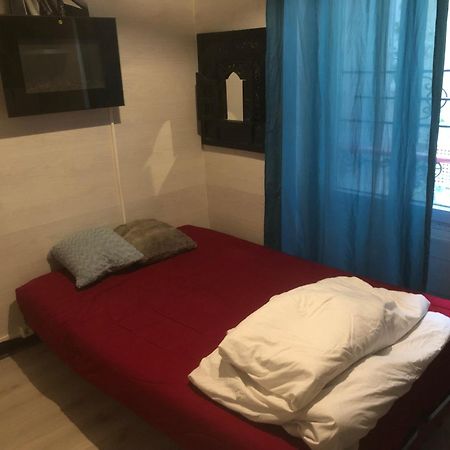 Studio "Maryline" Sejours Parisiens Abordables - Rez De Chaussee Sur Beau Patio Ombrage- Accessible Handcaps - Grand Canape-Lit Clic Clac 2 Places - Cuisine Equipee - Salle De Bains - 5 Minutes Du Metro Brochant Ligne 13,Bus 74 Et 31 Екстериор снимка