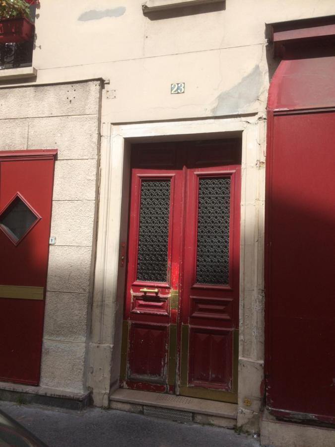 Studio "Maryline" Sejours Parisiens Abordables - Rez De Chaussee Sur Beau Patio Ombrage- Accessible Handcaps - Grand Canape-Lit Clic Clac 2 Places - Cuisine Equipee - Salle De Bains - 5 Minutes Du Metro Brochant Ligne 13,Bus 74 Et 31 Екстериор снимка