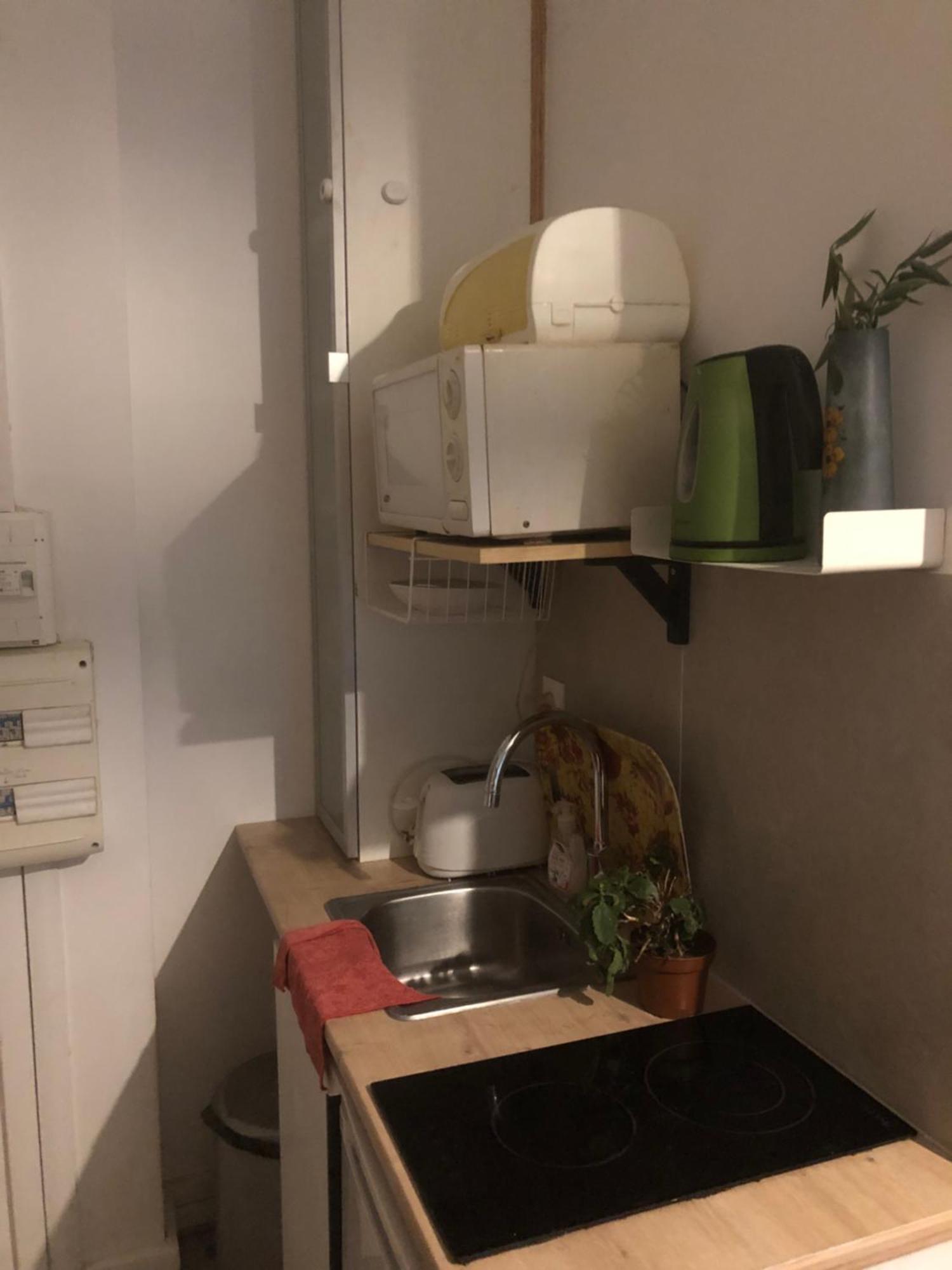 Studio "Maryline" Sejours Parisiens Abordables - Rez De Chaussee Sur Beau Patio Ombrage- Accessible Handcaps - Grand Canape-Lit Clic Clac 2 Places - Cuisine Equipee - Salle De Bains - 5 Minutes Du Metro Brochant Ligne 13,Bus 74 Et 31 Екстериор снимка