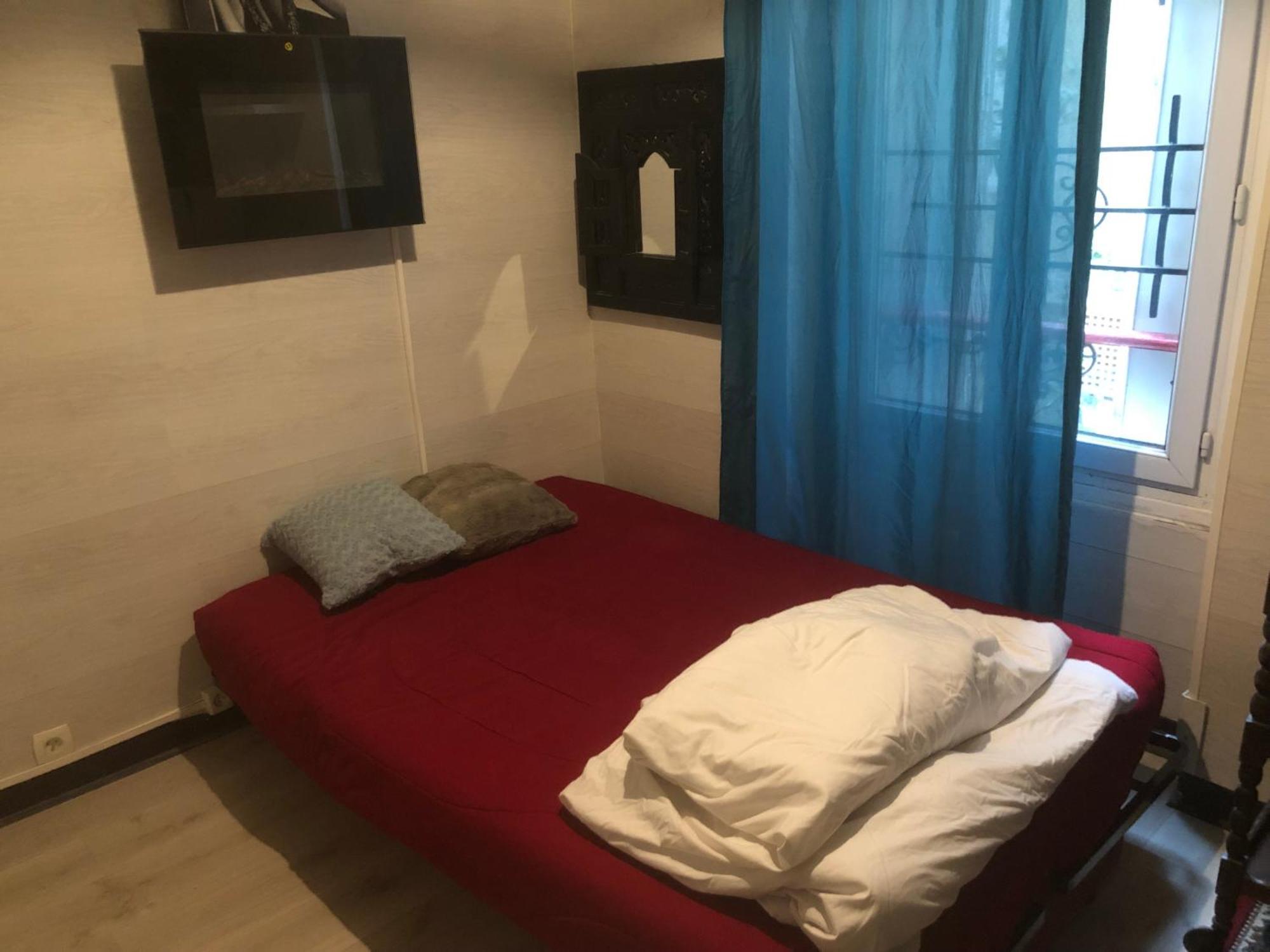 Studio "Maryline" Sejours Parisiens Abordables - Rez De Chaussee Sur Beau Patio Ombrage- Accessible Handcaps - Grand Canape-Lit Clic Clac 2 Places - Cuisine Equipee - Salle De Bains - 5 Minutes Du Metro Brochant Ligne 13,Bus 74 Et 31 Екстериор снимка