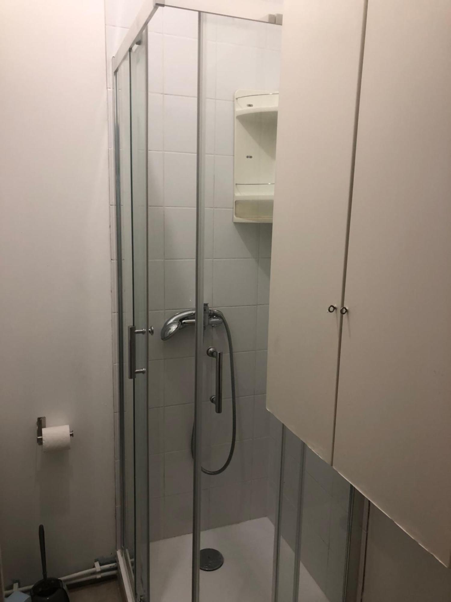 Studio "Maryline" Sejours Parisiens Abordables - Rez De Chaussee Sur Beau Patio Ombrage- Accessible Handcaps - Grand Canape-Lit Clic Clac 2 Places - Cuisine Equipee - Salle De Bains - 5 Minutes Du Metro Brochant Ligne 13,Bus 74 Et 31 Екстериор снимка